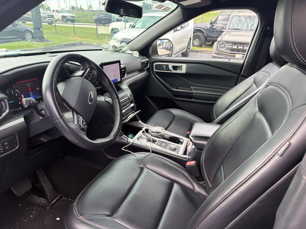 Used 2020 Ford Explorer XLT w/ Equipment Group 202A AWD/4WD image 6