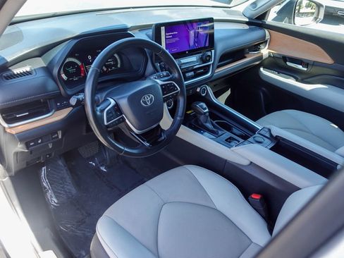 Used 2024 Toyota Grand Highlander AWD image 12