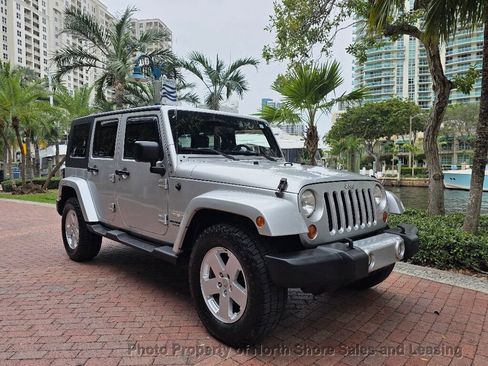 Used 2008 Jeep Wrangler Unlimited Sahara w/ Dual Top Group image 18
