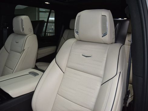 Used 2023 Cadillac Escalade Sport w/ LPO, ONYX Package AWD/4WD image 45