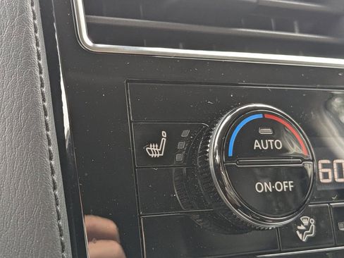 Used 2024 Nissan Armada SL w/ Captain's Chairs Package image 26