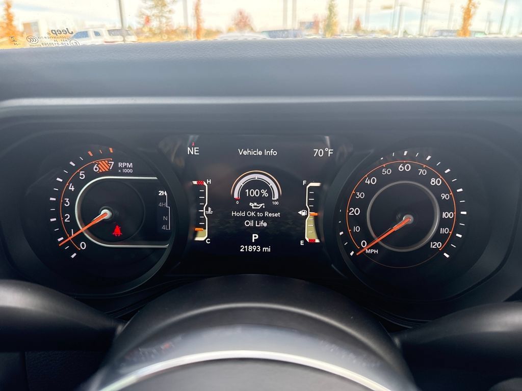 Used 2024 Jeep Wrangler Unlimited Sahara AWD/4WD image 18