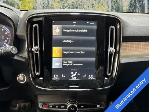 Used 2022 Volvo XC40 T5 Momentum image 16