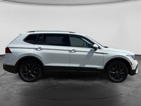 Used 2024 Volkswagen Tiguan SE AWD/4WD image 11