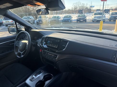 Used 2022 Honda Pilot Sport image 13