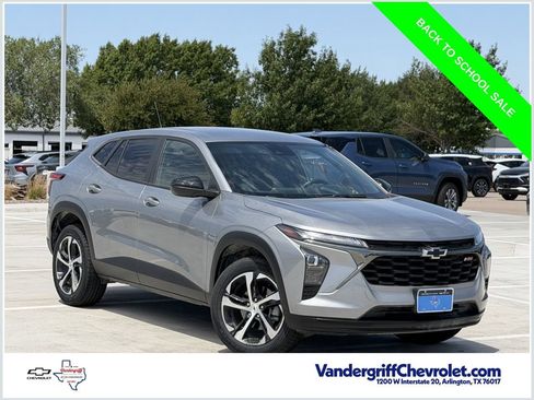 Used 2024 Chevrolet Trax RS w/ Driver Confidence Package FWD image 1
