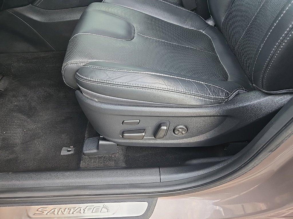 Used 2020 Hyundai Santa Fe Limited AWD/4WD image 25