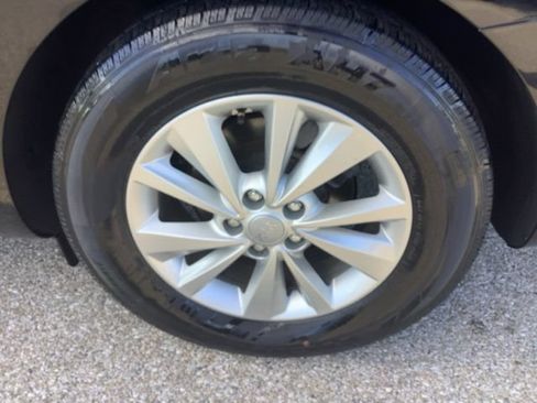 Used 2018 Kia Sedona LX w/ LX Essentials Premium Package FWD image 35