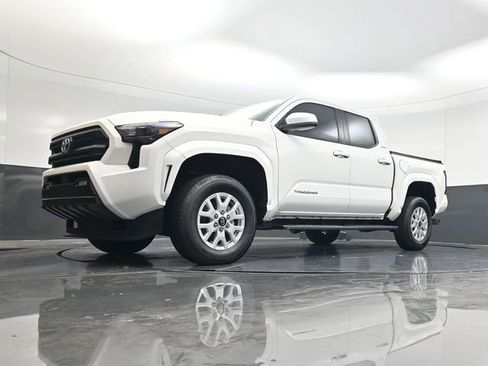 Used 2024 Toyota Tacoma SR5 AWD/4WD image 54