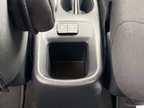 Used 2020 Nissan Kicks S image 17