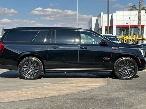 Certified 2025 GMC Yukon XL AT4 Ultimate AWD/4WD image 3