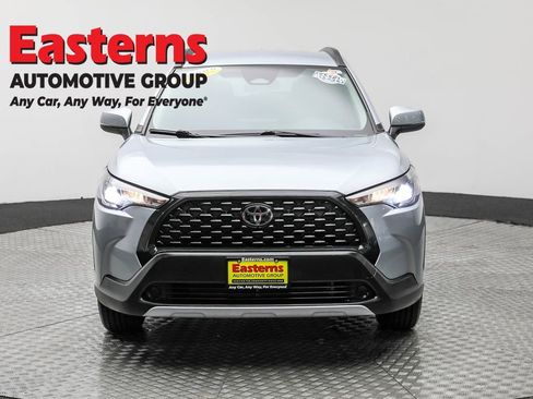 Used 2023 Toyota Corolla Cross LE image 2