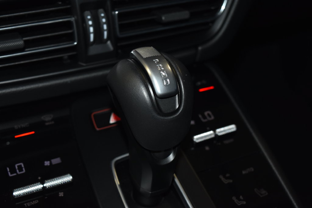 Certified 2026 Porsche Macan AWD/4WD image 18