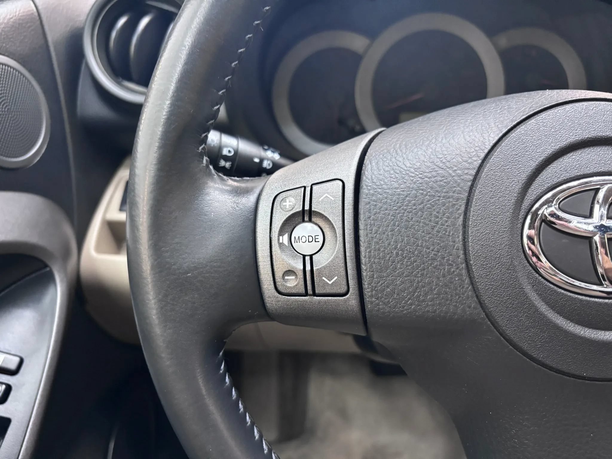 Used 2011 Toyota RAV4 Limited AWD/4WD image 13