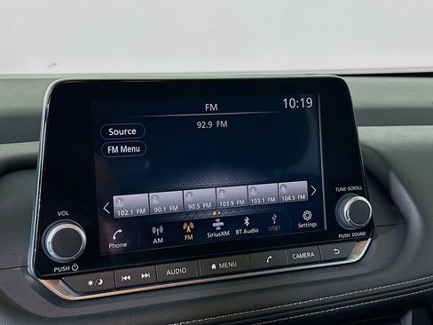 Used 2025 Nissan Rogue SV FWD image 21