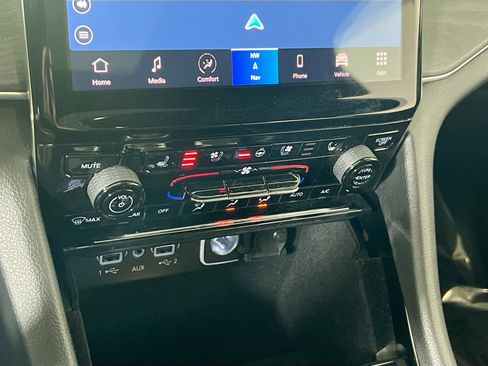 Used 2023 Jeep Grand Cherokee Overland image 16