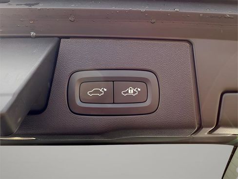 Used 2023 Volvo XC60 B5 Ultimate w/ Protection Package Premier image 10