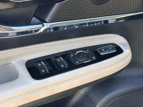 Used 2025 Lincoln Corsair FWD image 16