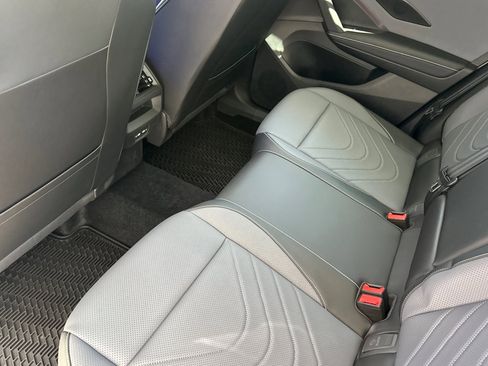 New 2025 Volkswagen Tiguan SE image 11