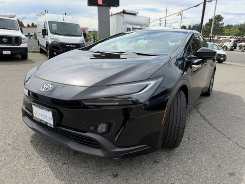 Used 2023 Toyota Prius LE AWD/4WD image 11