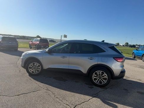 Used 2022 Ford Escape SEL w/ Technology Package FWD image 10