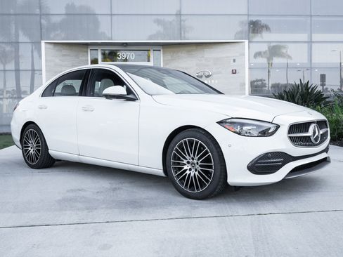 Used 2024 Mercedes-Benz C 300 4MATIC Sedan image 3