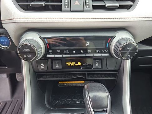 Used 2021 Toyota RAV4 XLE Premium image 26
