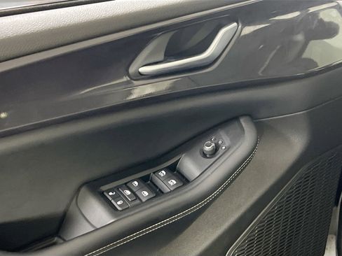 Used 2023 Jeep Grand Cherokee Laredo w/ Luxury Tech Group I image 17