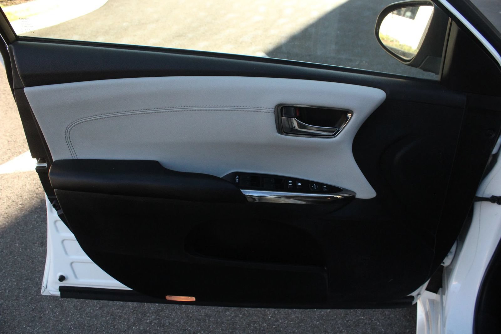 Used 2016 Toyota Avalon XLE FWD image 15