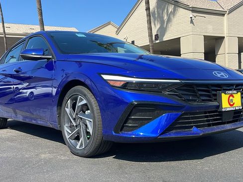 New 2025 Hyundai Elantra Limited image 5