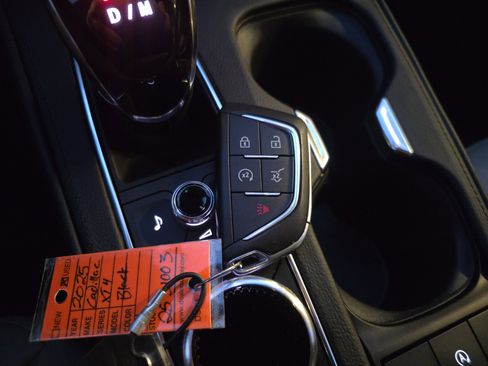 Used 2025 Cadillac XT4 Premium Luxury image 39