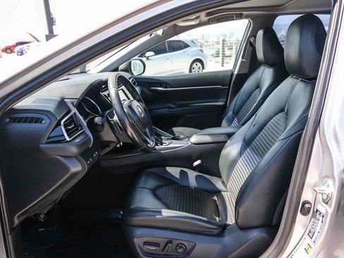 Used 2018 Toyota Camry SE w/ Moonroof Package FWD image 20