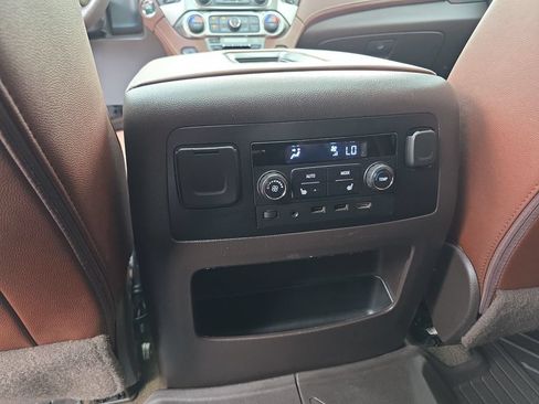 Used 2018 Chevrolet Tahoe Premier AWD/4WD image 31