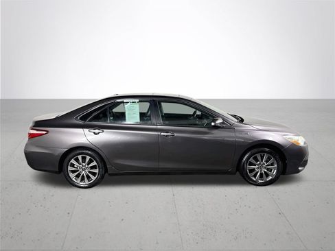 Used 2015 Toyota Camry XLE w/ Moonroof Package FWD image 5