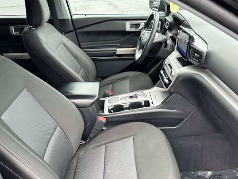 Certified 2023 Ford Explorer XLT RWD image 10