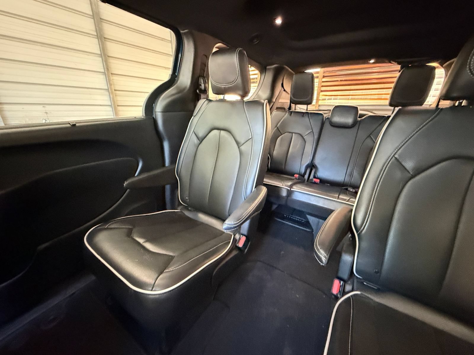 Used 2025 Chrysler Pacifica Limited FWD image 42