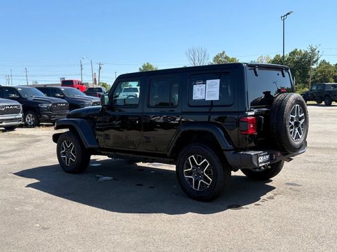 Used 2025 Jeep Wrangler Unlimited Sahara AWD/4WD image 5