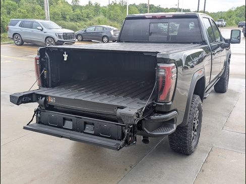 New 2026 GMC Sierra 2500 AT4X w/ LPO, Black Badging Package AWD/4WD image 13