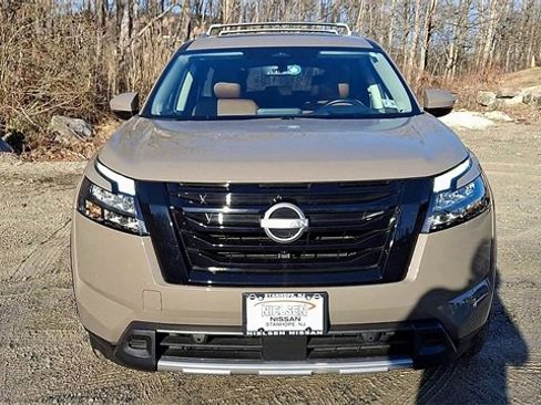 Used 2025 Nissan Pathfinder Platinum w/ Black Appearance Package image 3