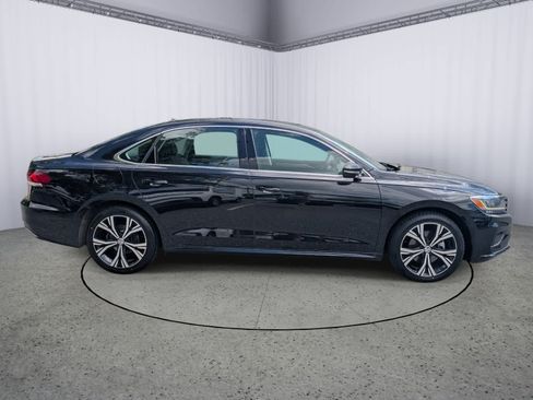 Used 2022 Volkswagen Passat 2.0T SE FWD image 2