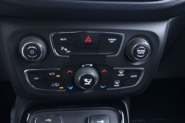 Used 2018 Jeep Compass Latitude w/ Popular Equipment Group FWD image 26