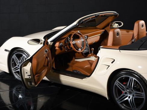 Used 2009 Porsche 911 Turbo image 17