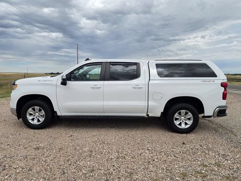 Used 2024 Chevrolet Silverado 1500 LT AWD/4WD image 2