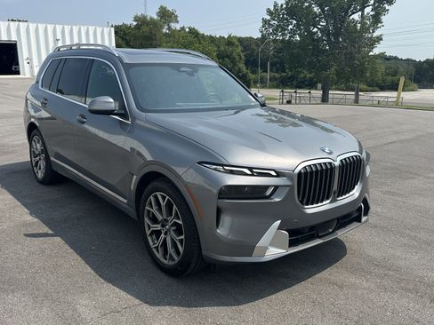 Used 2024 BMW X7 xDrive40i w/ Premium Package AWD/4WD image 2