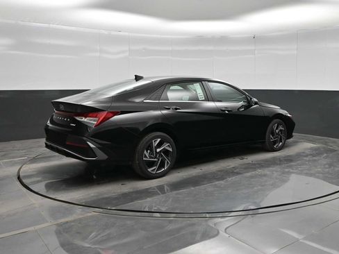 New 2026 Hyundai Elantra Limited FWD image 7