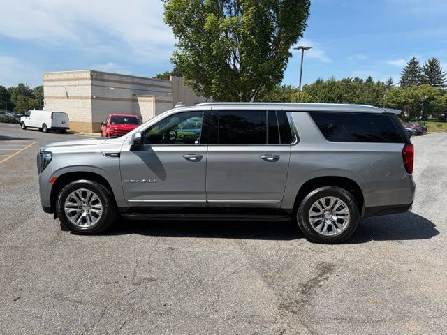 Used 2023 GMC Yukon XL Denali AWD/4WD image 2