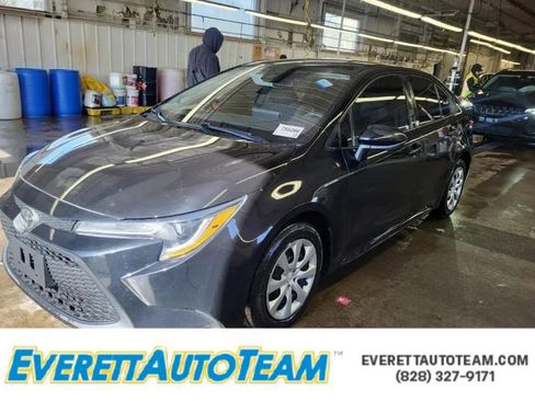 Used 2021 Toyota Corolla LE image 1