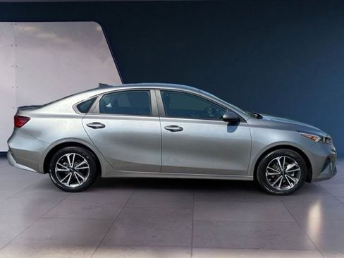 Certified 2022 Kia Forte LXS FWD image 6