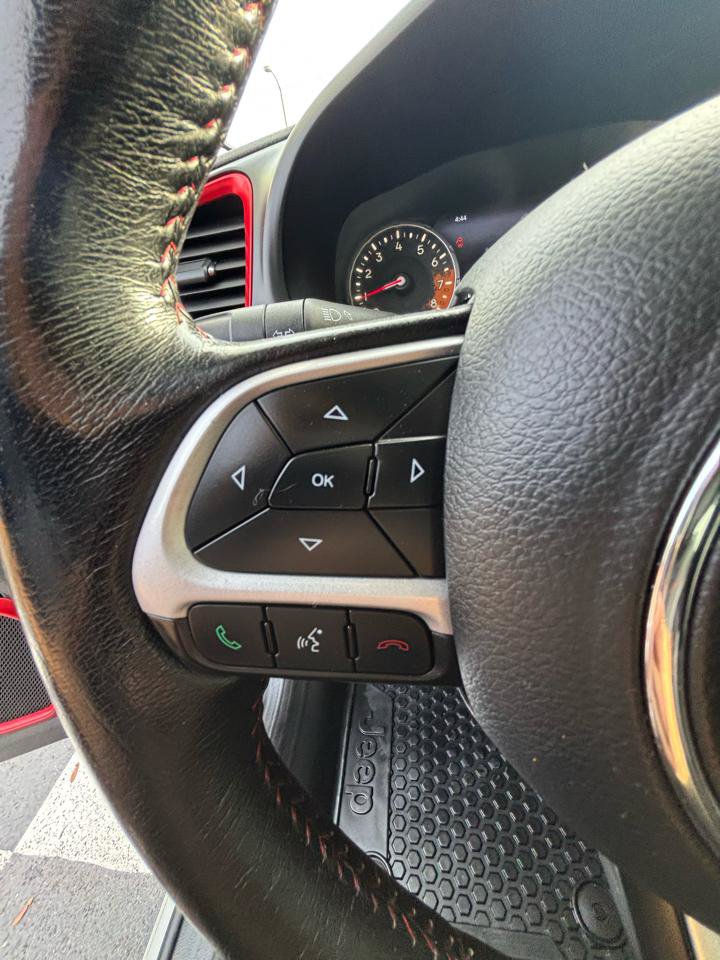 Used 2016 Jeep Renegade Trailhawk w/ Premium Trailhawk Package AWD/4WD image 15