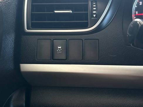 Used 2015 Toyota Camry SE w/ Moonroof Package FWD image 26